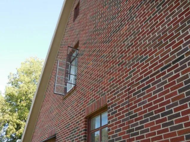 A brick building with a window on the side of it