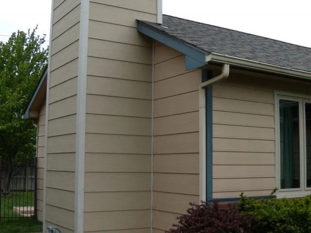 A house with a chimney on the side of it