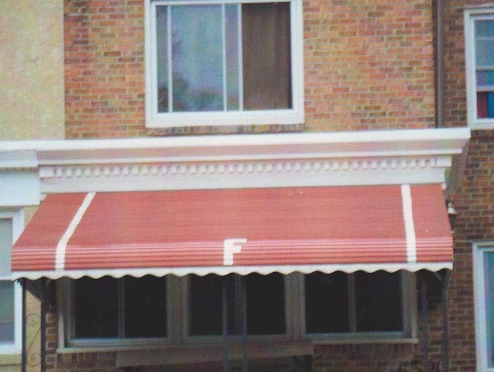 A red awning with the letter f on it