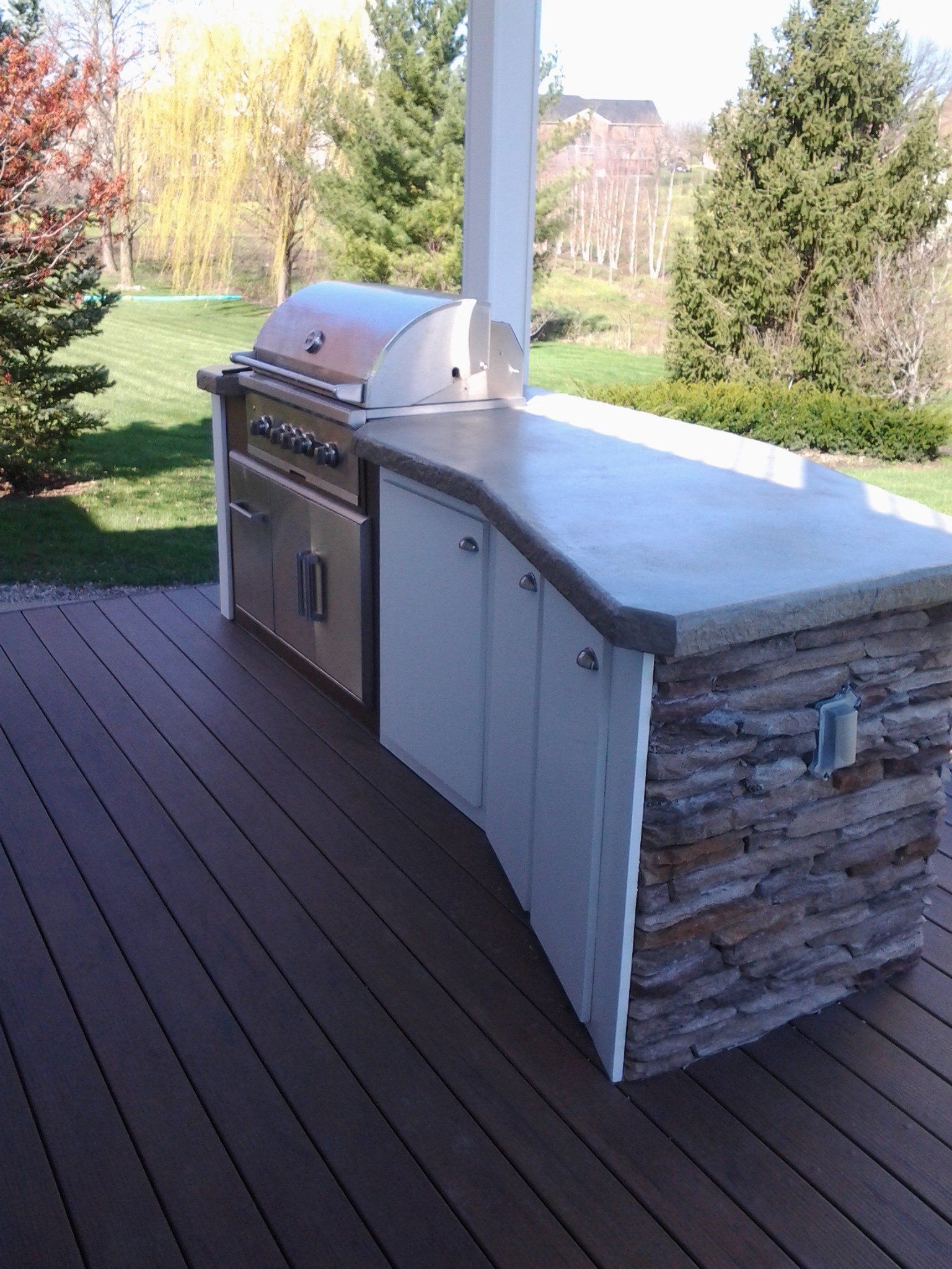outdoor kitchen