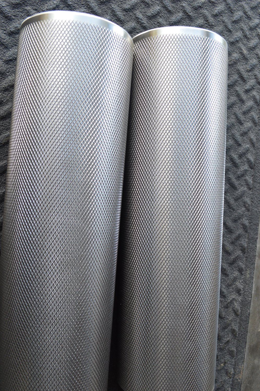 Knurled rollers