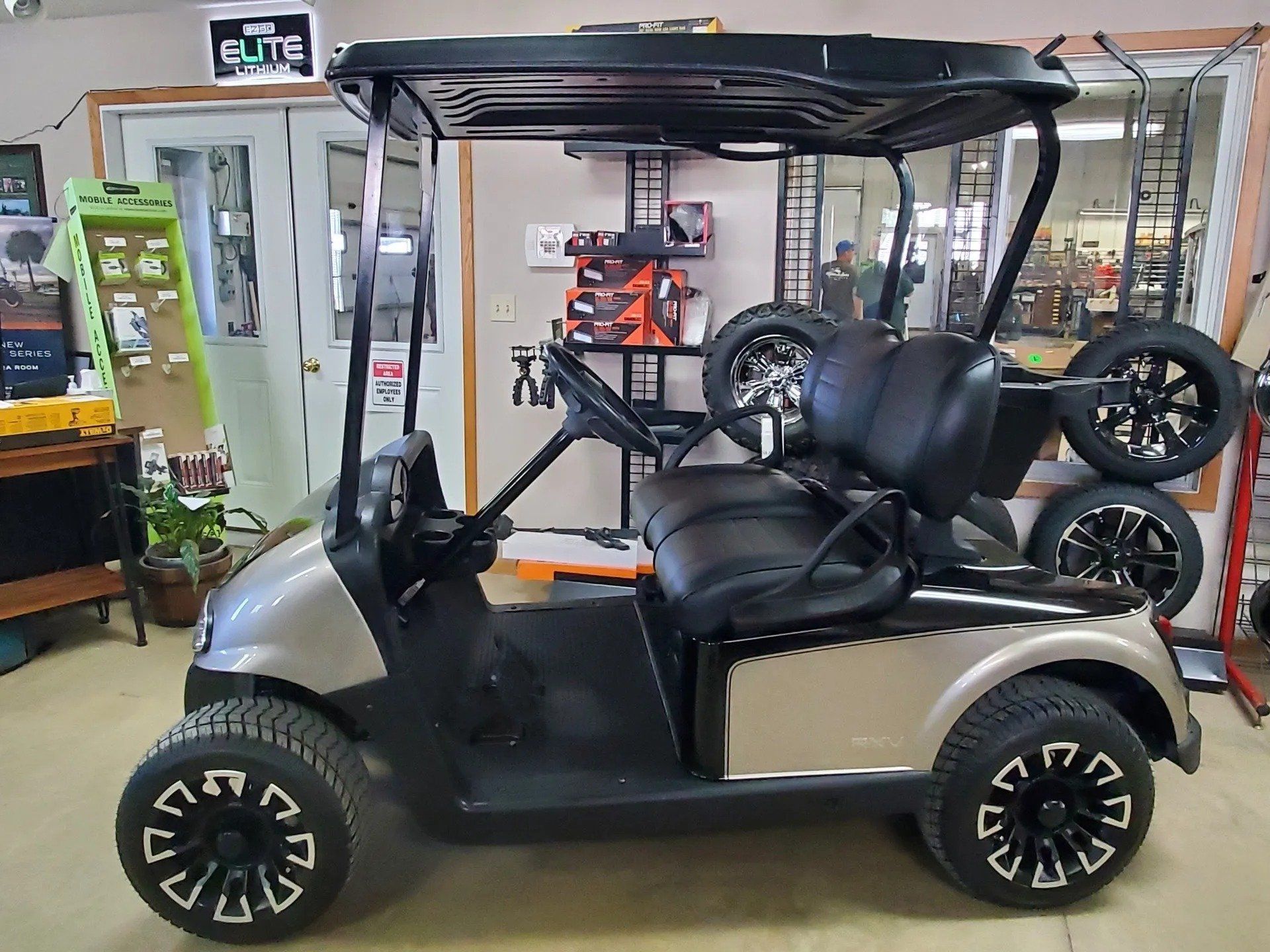 Model: EZGO FLEET RXV- Gas