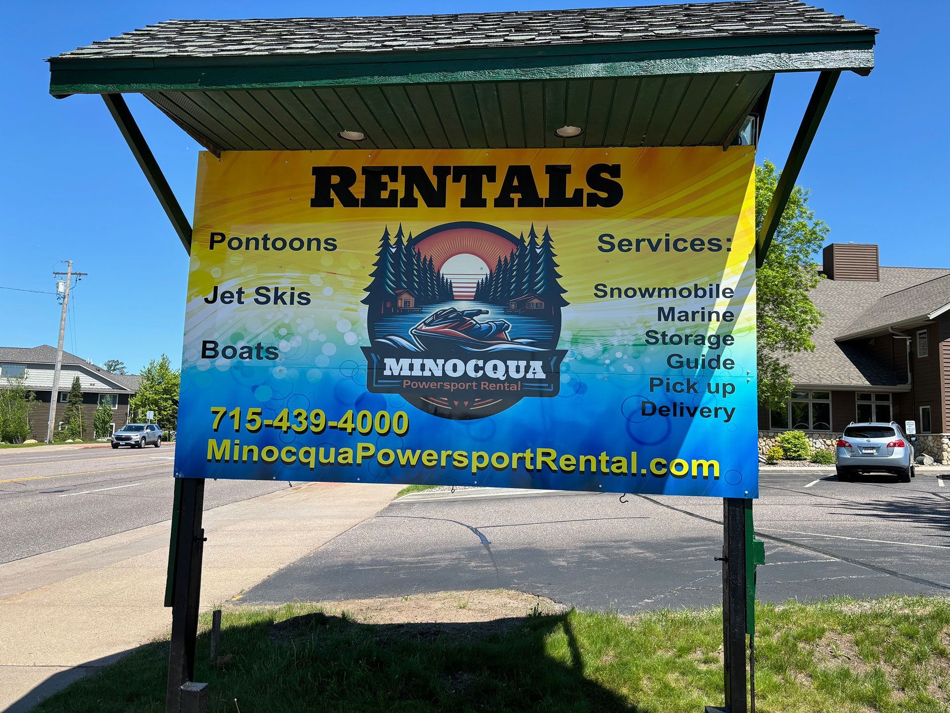 A yellow sign that says rentals on it