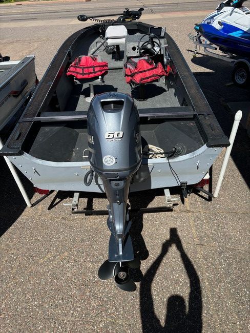 A image of a Sylvan boat from the back side