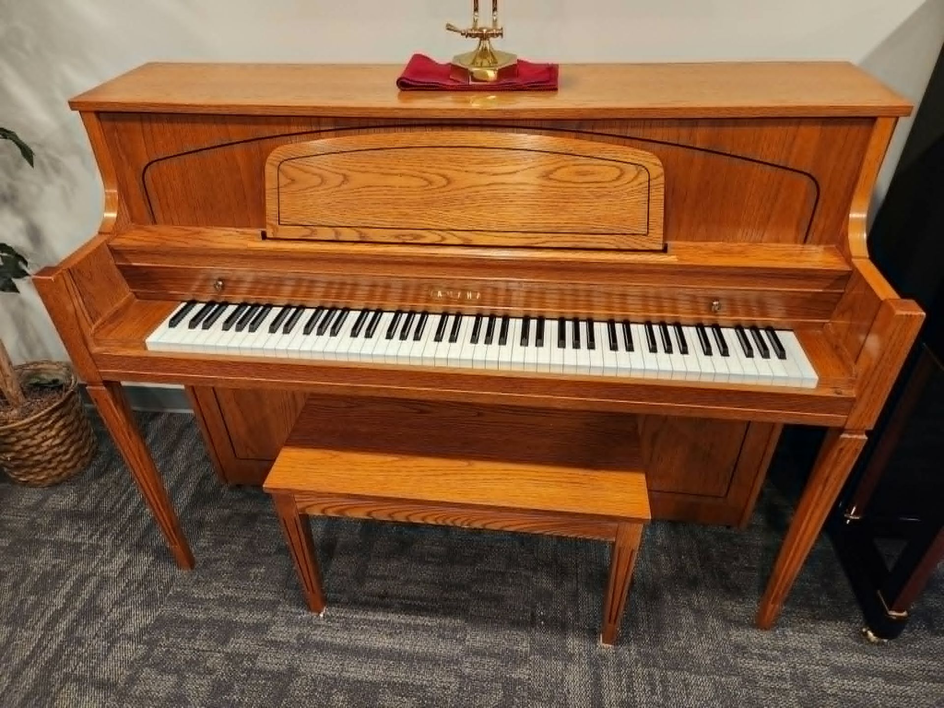 Yamaha Traditional Oak Console Piano