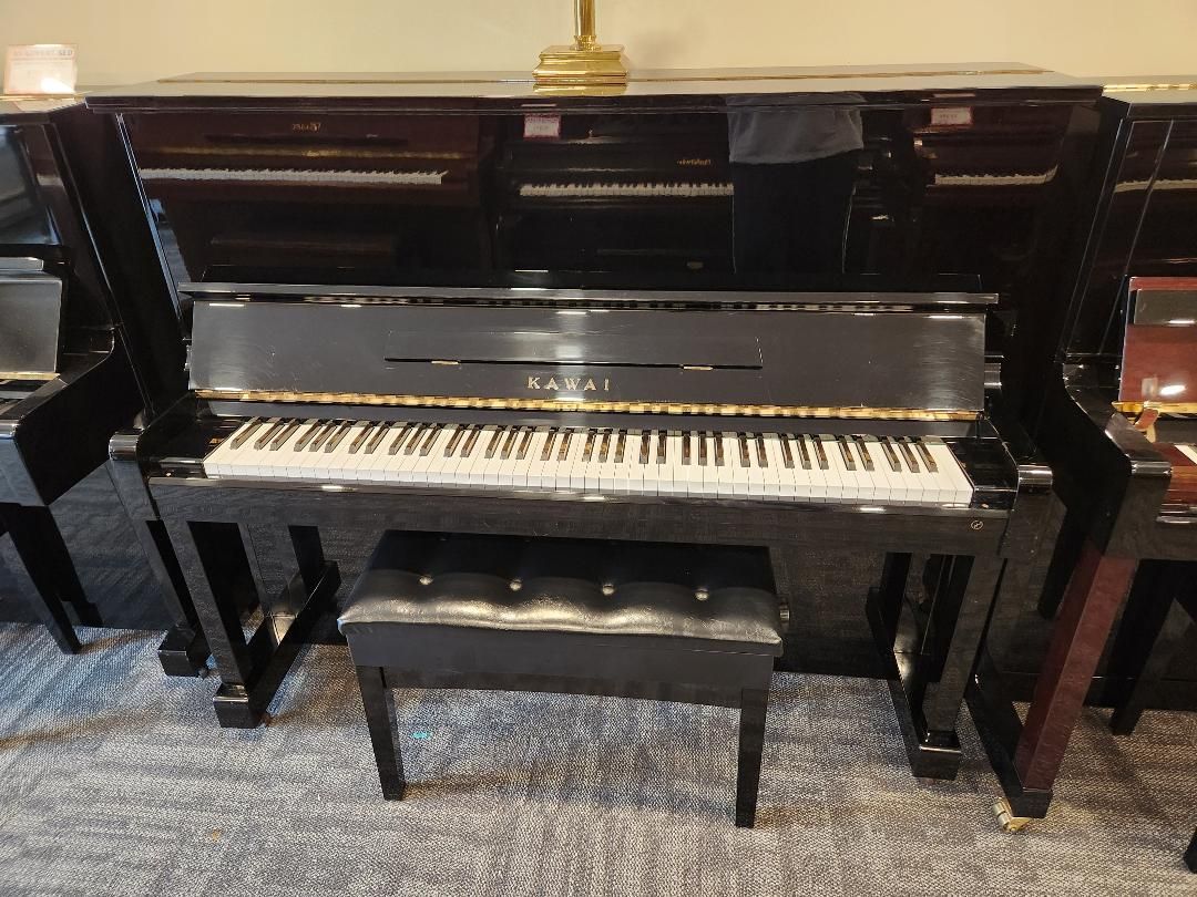 (Kawai High Gloss Ebony Professional Studio Piano)
Stock #8001 
$3,295