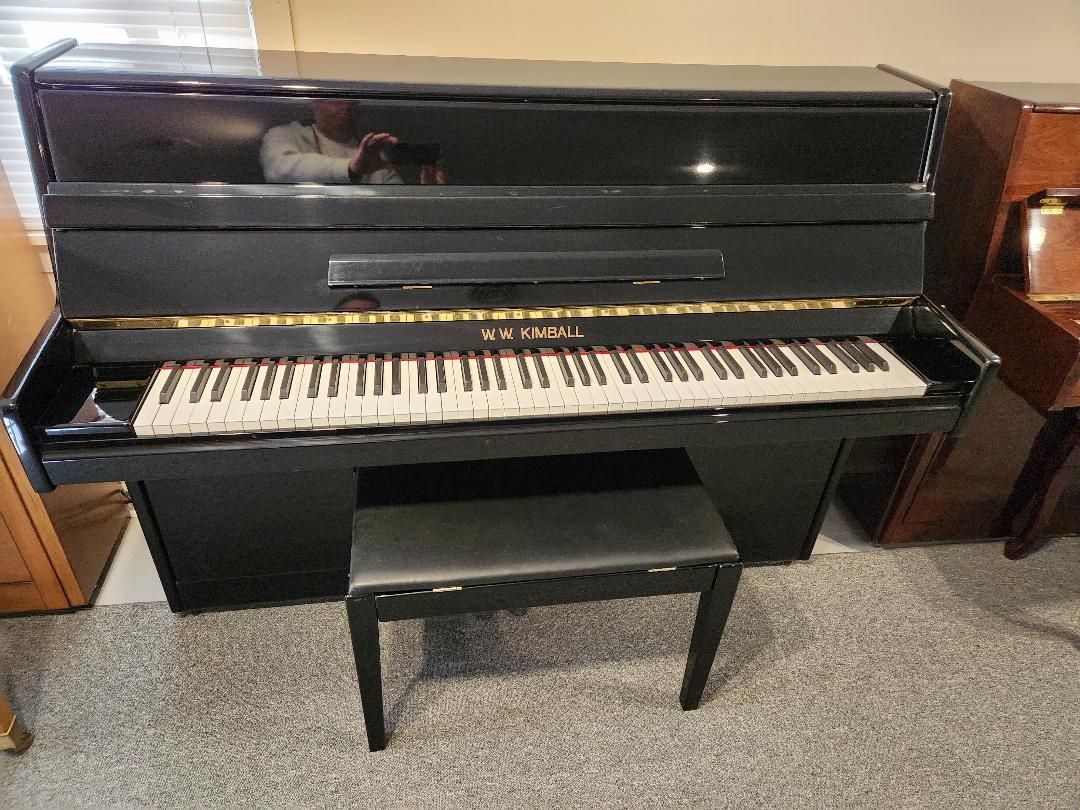 (Kimball High Gloss Ebony Euro Style Console Piano)
Stock #8007
$1,095