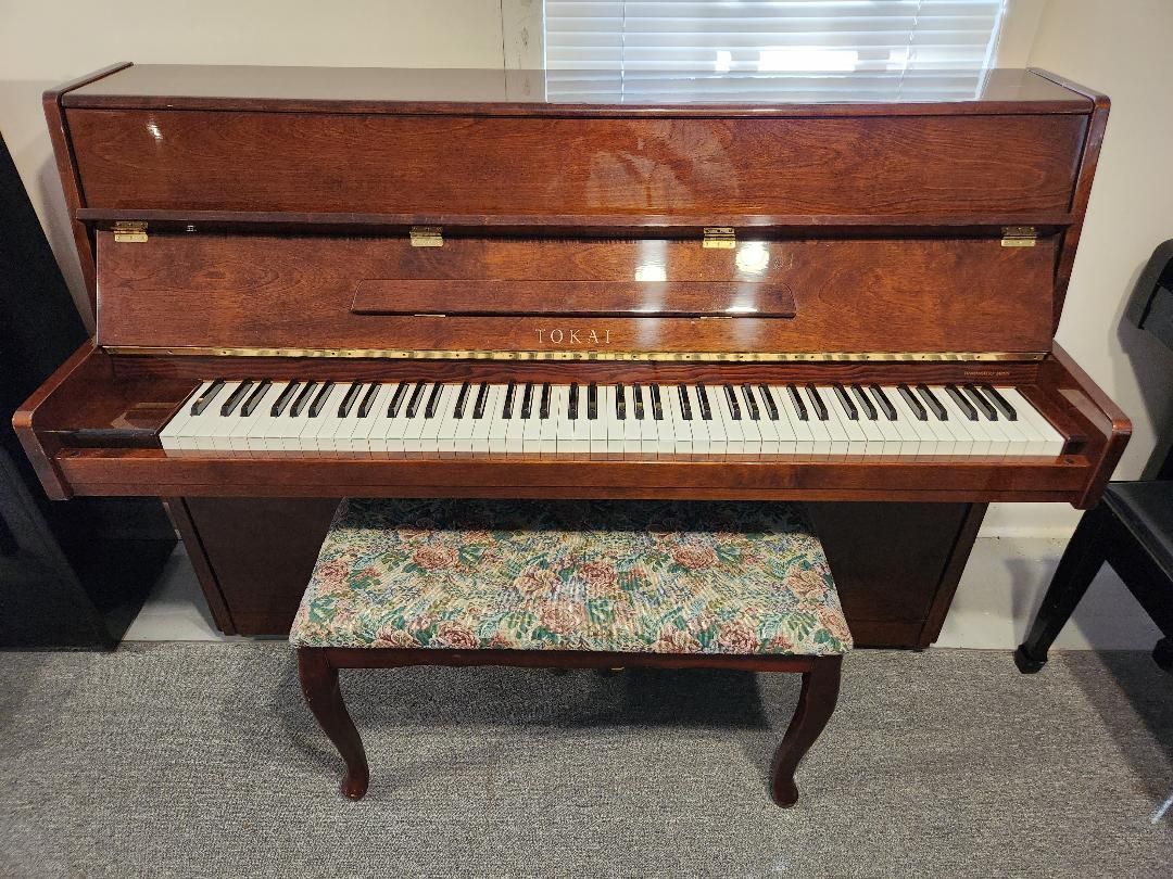 (Tokai High Gloss Mahogany Euro Style Console Piano)
Stock #8009
$995