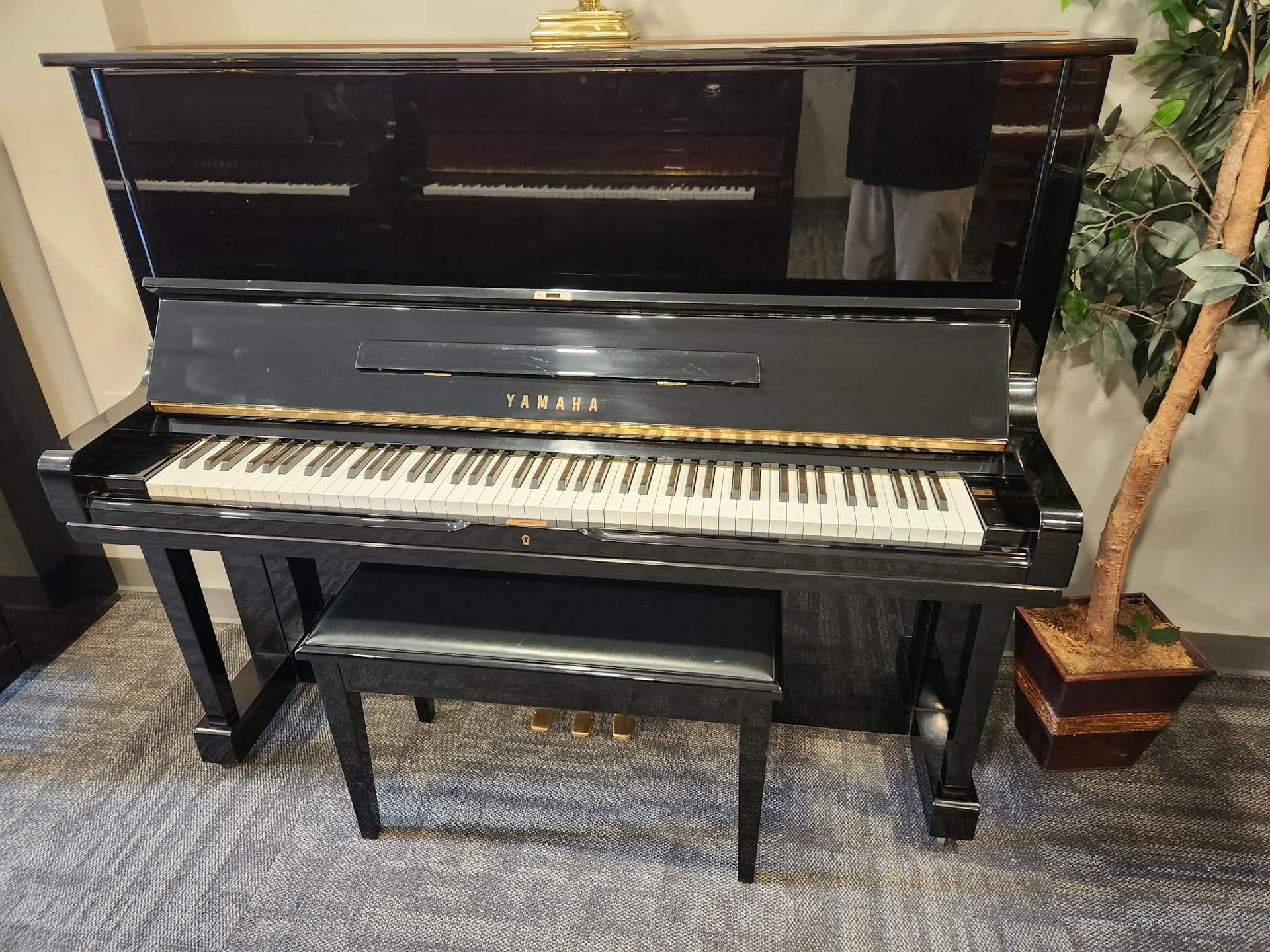Yamaha U3 High Gloss Ebony Professional Studio Piano