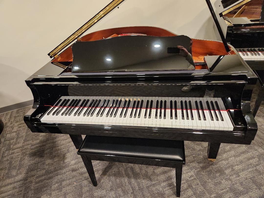 Yamaha High Gloss Ebony Baby Grand Piano