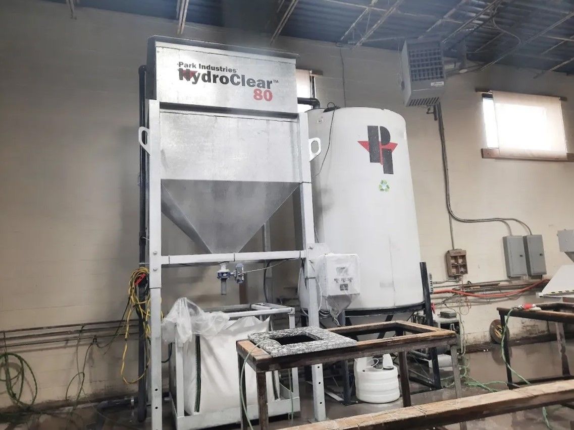 a machine that says hydroclear on it is in a room