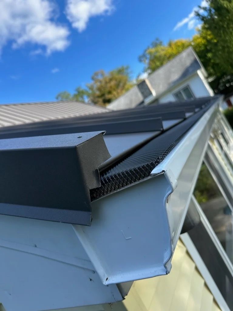Short view of gutter with two screens on it.