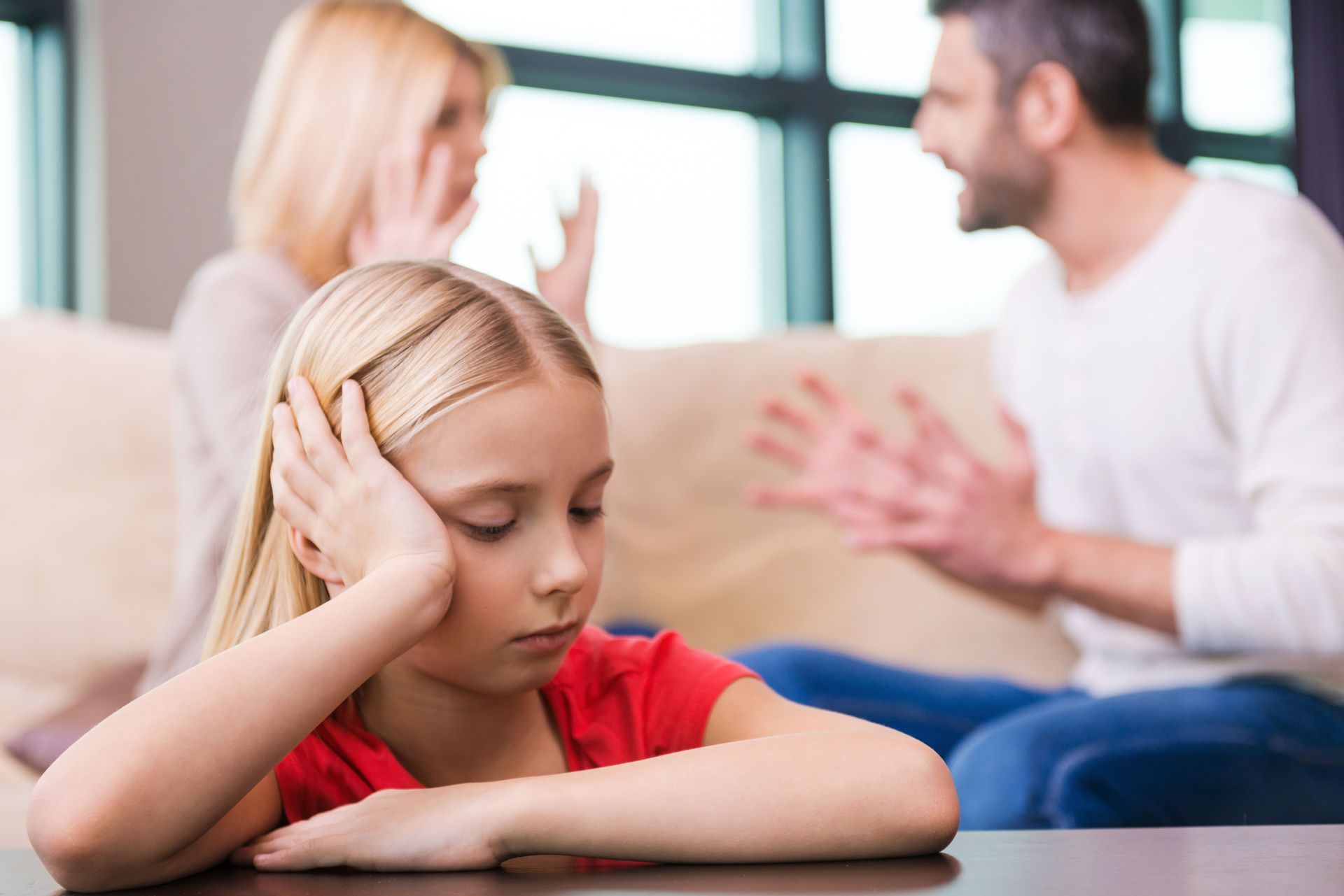 How a Local Divorce Lawyer Helps With Child Custody
