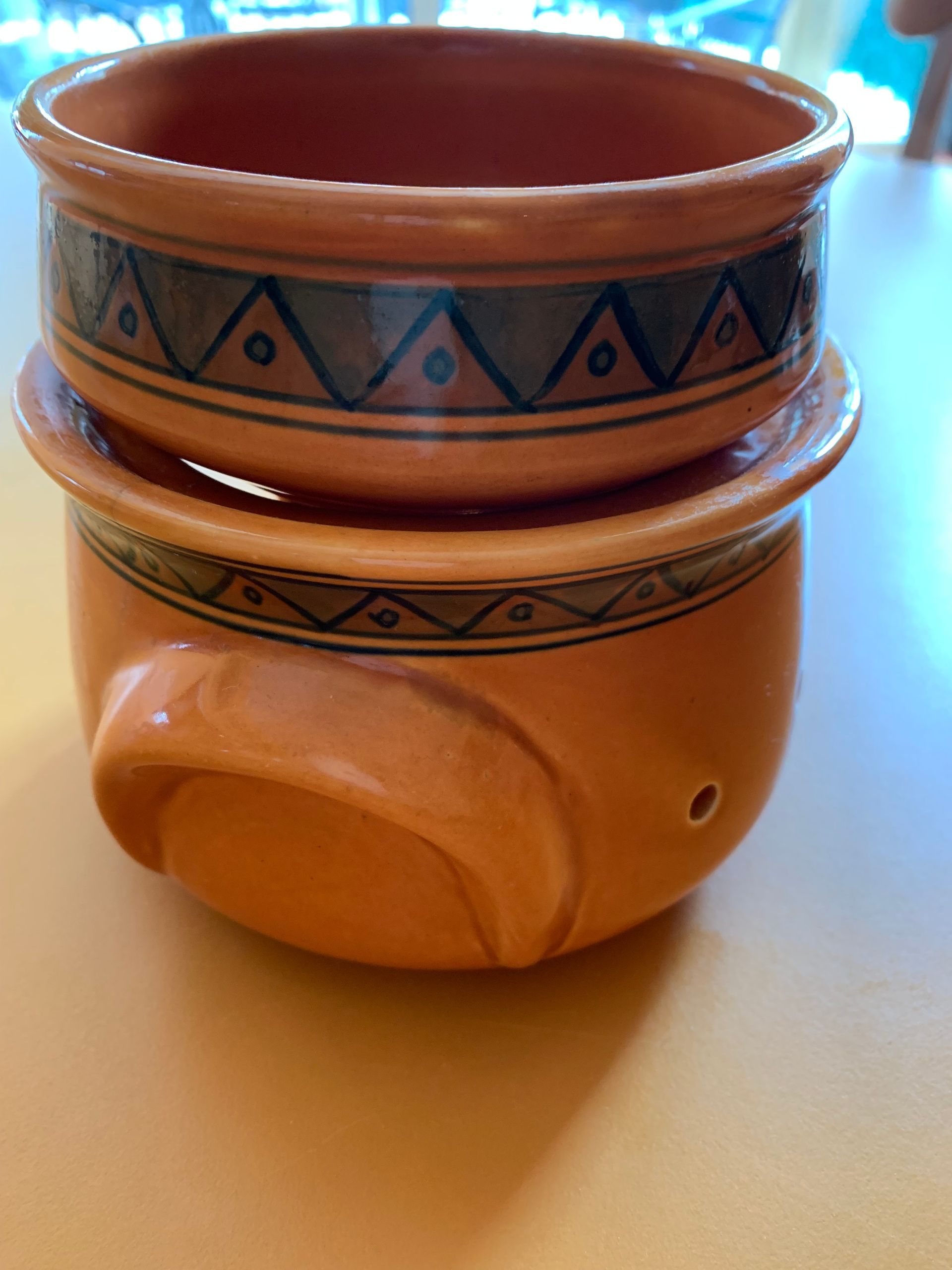 Two bowls are stacked on top of each other on a table