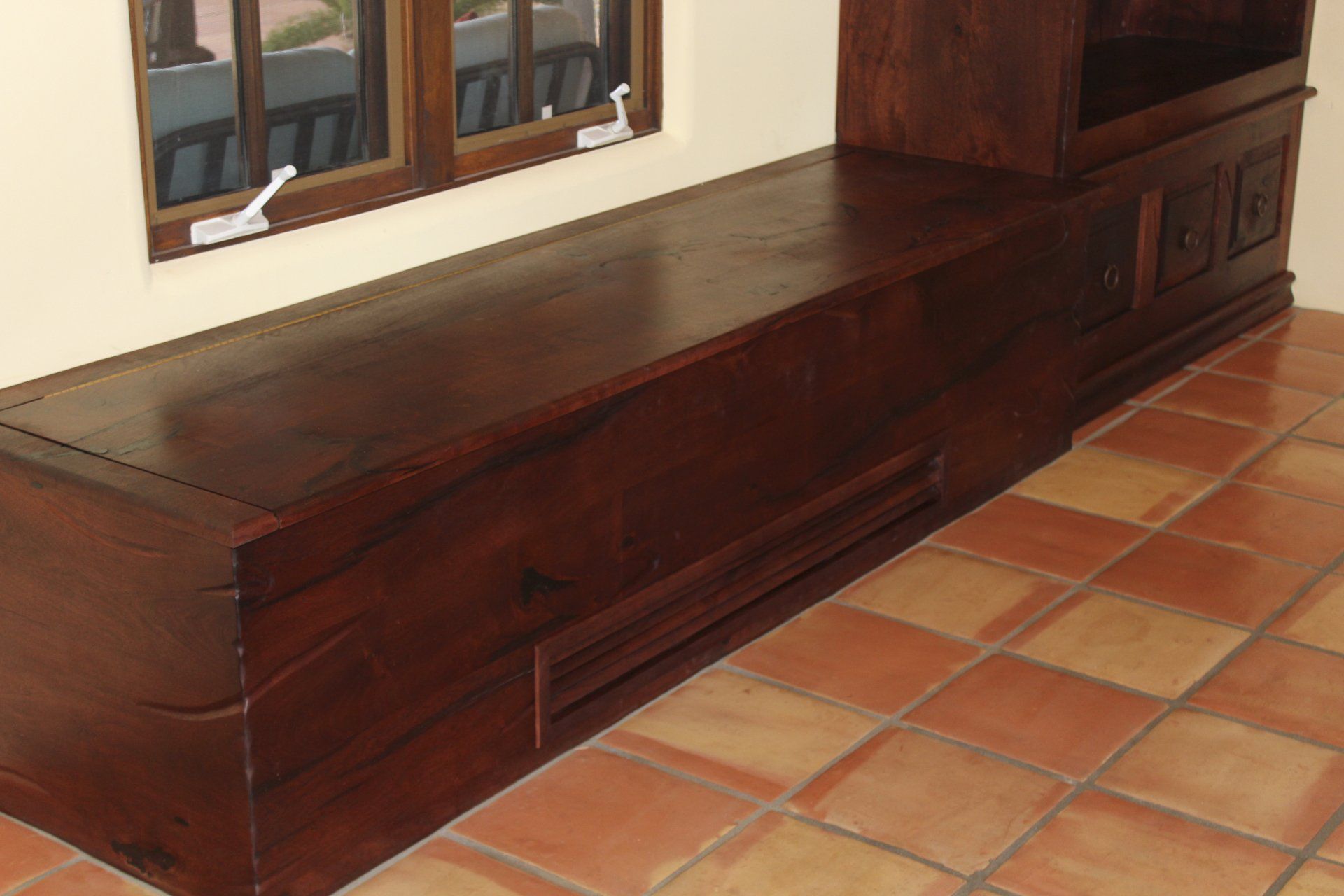 Entertainment cabinet