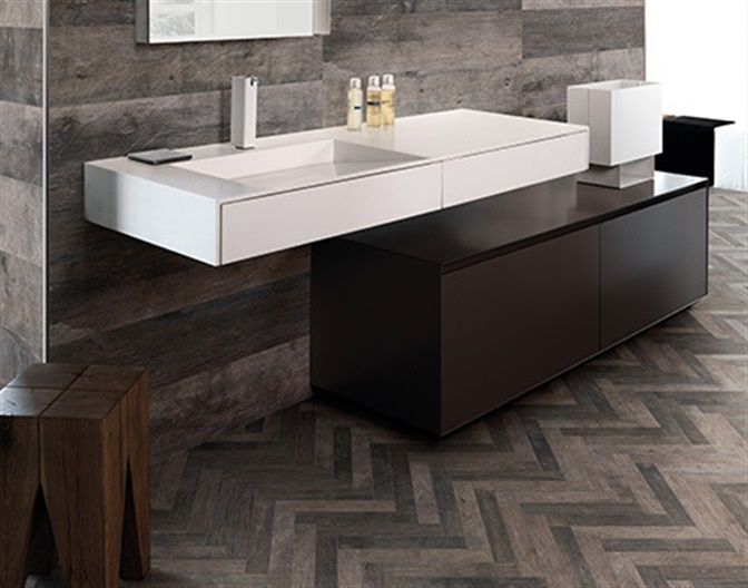 A bathroom with a sink and a mirror on the wall