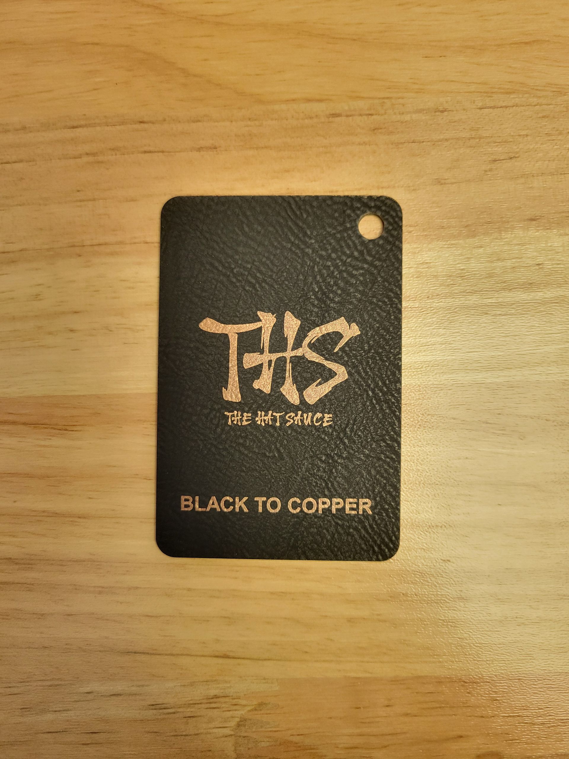 A black tag that says black to copper on it