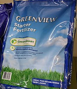 A bag of greenview starter fertilizer is sitting on a table.