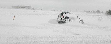 Struked-van-in-the-snow