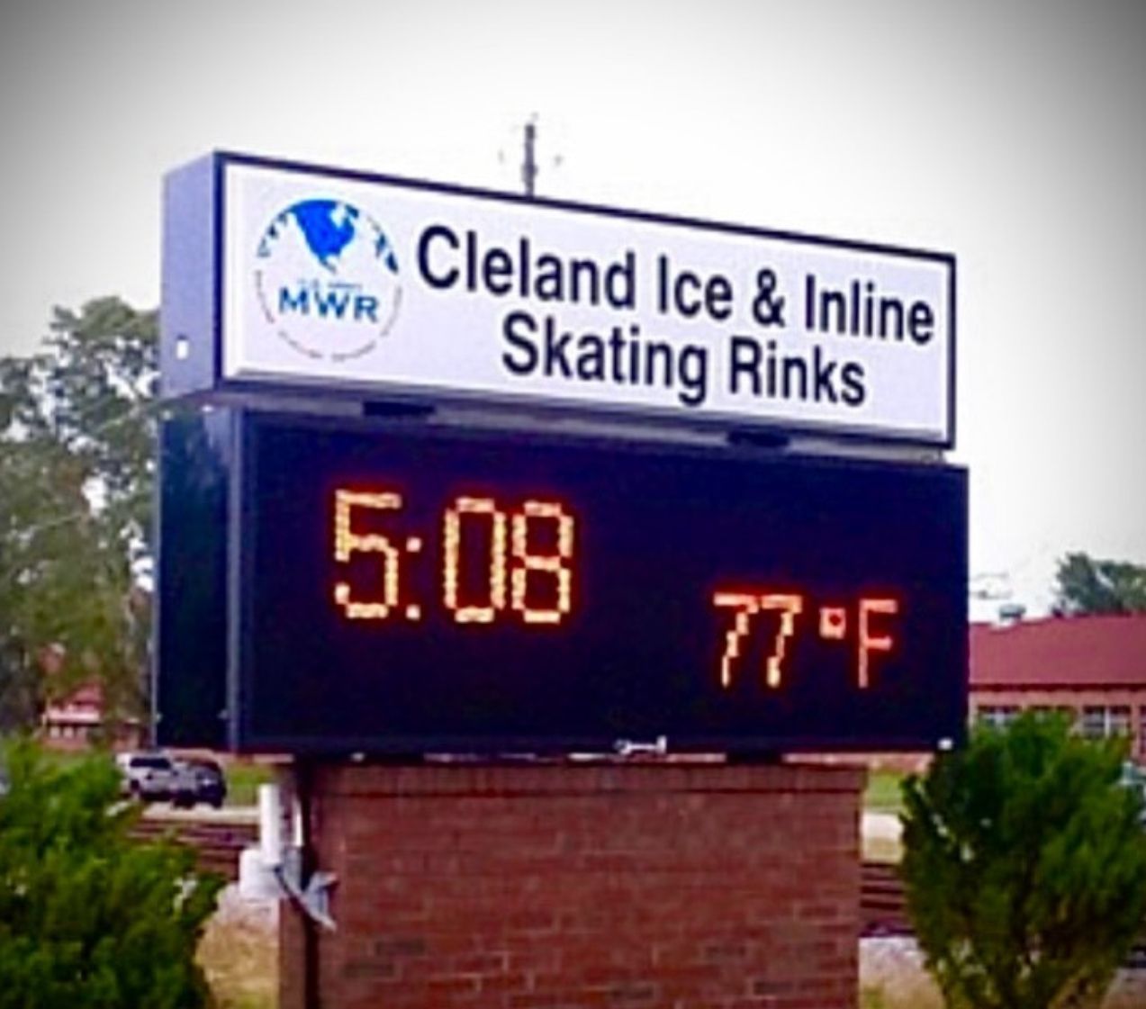A sign for cleveland ice and inline skating rinks