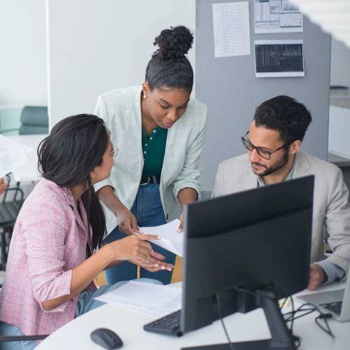 3 people collaborating meeting