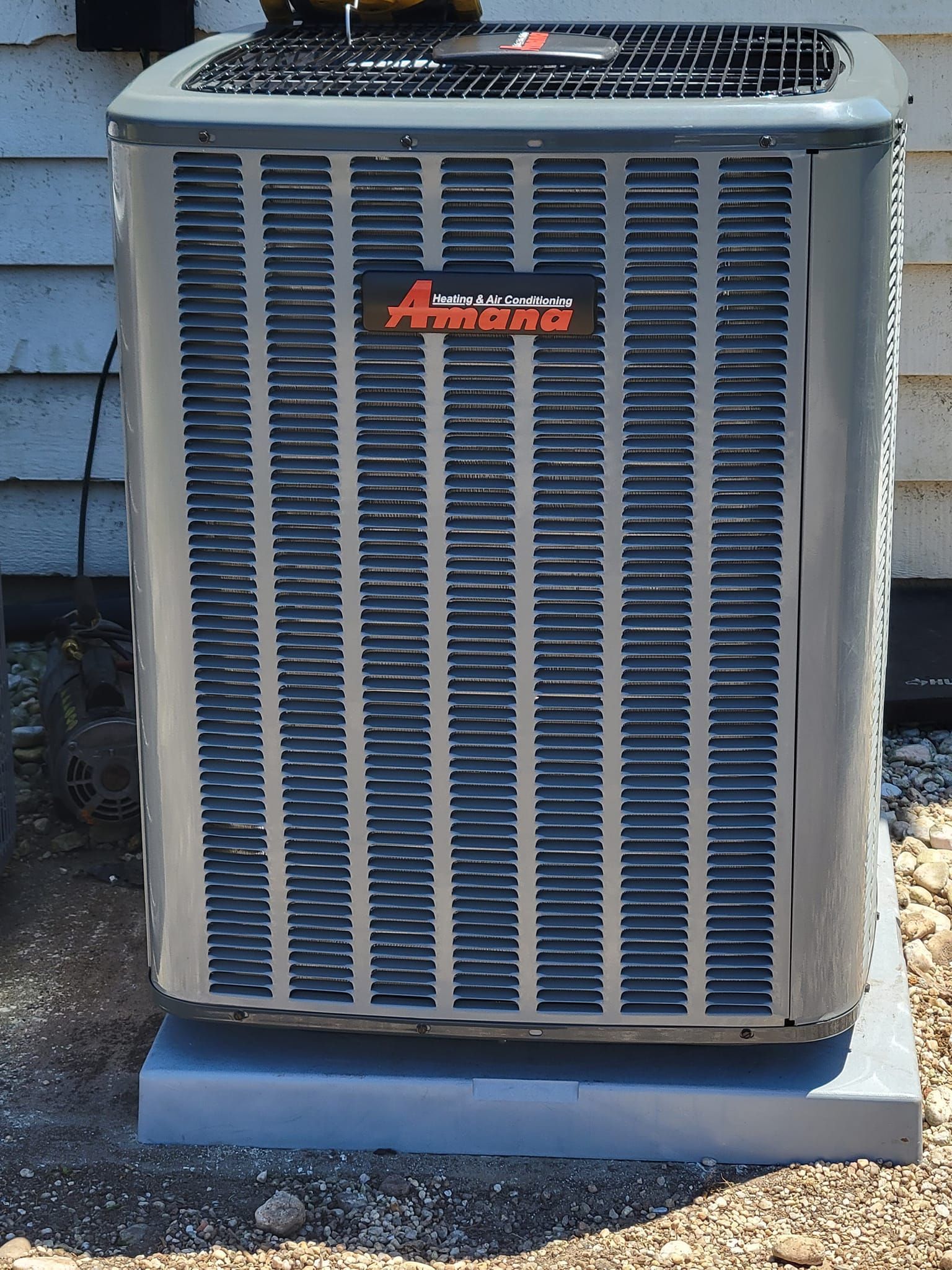 An air conditioner with the word arrow on it