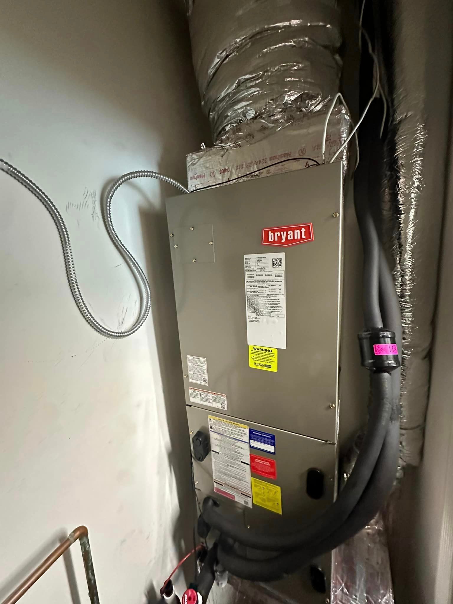 A picture of a heating and cooling system in a room.