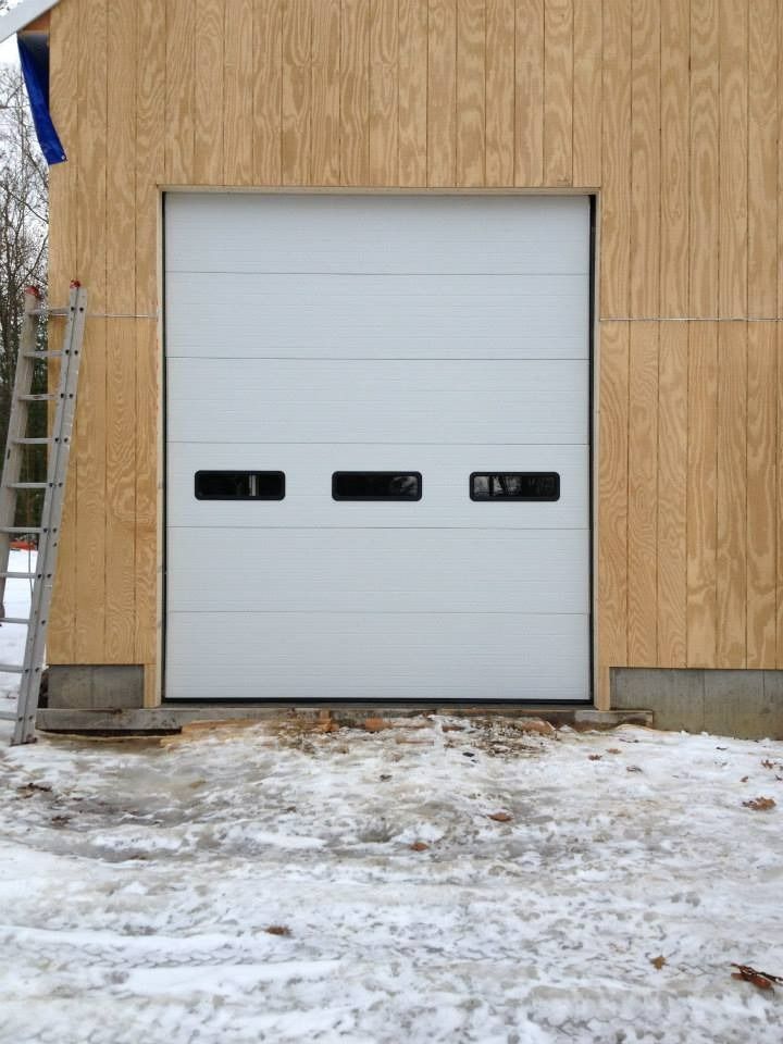 Commercial garage door