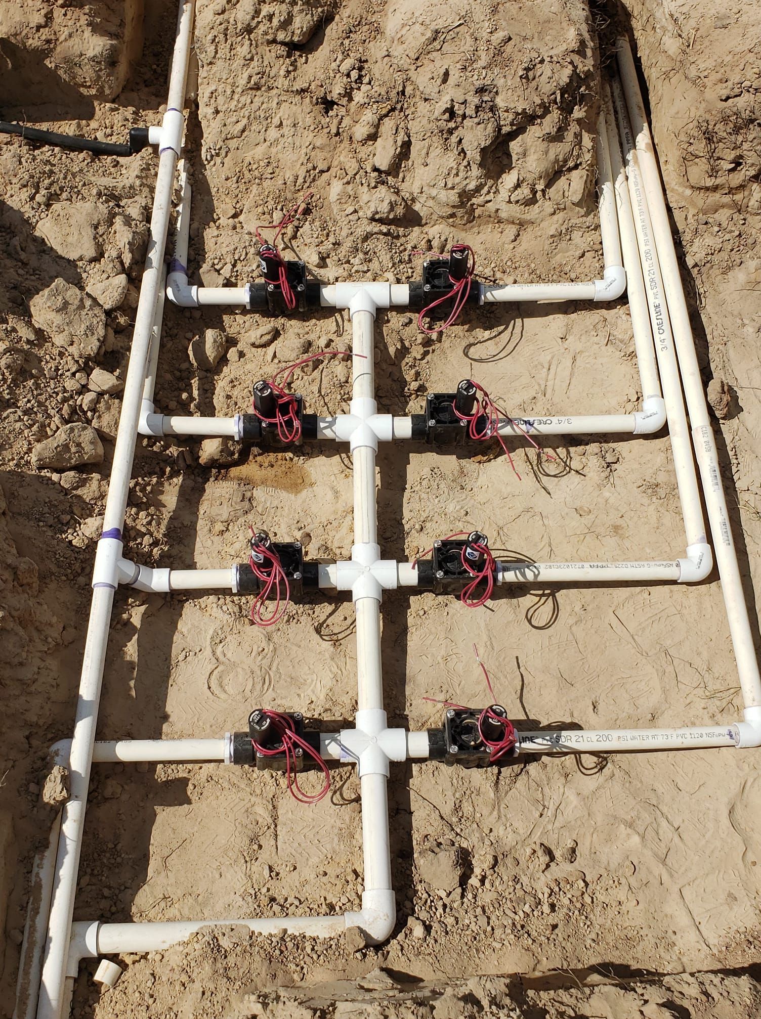 a bunch of pvc pipes are laying in the dirt