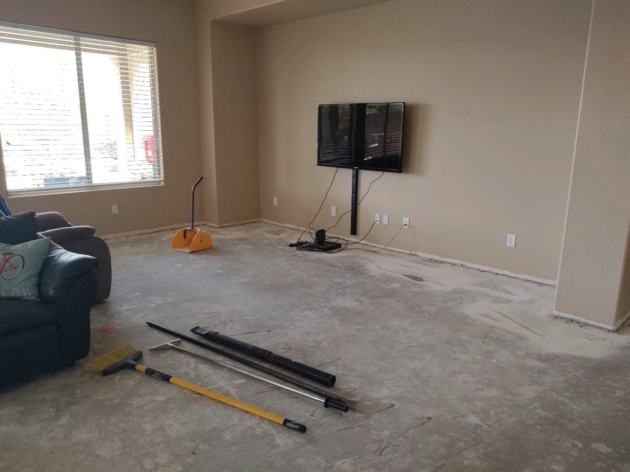 A living room with a flat screen tv mounted on the wall.