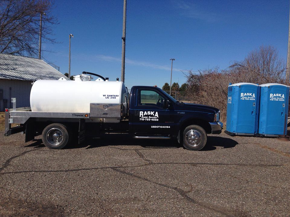 Raska Sewer Service vehicle for cleaning septic tanks