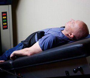 Man lying on a compression machine