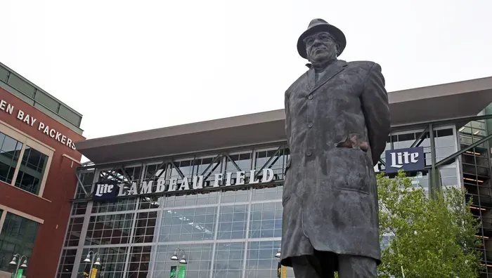 Green Bay Wisconsin commercial real estate near Lambeau Field