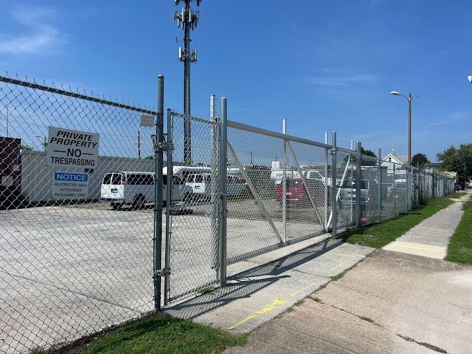 A chain link fence with a sign that says private property
