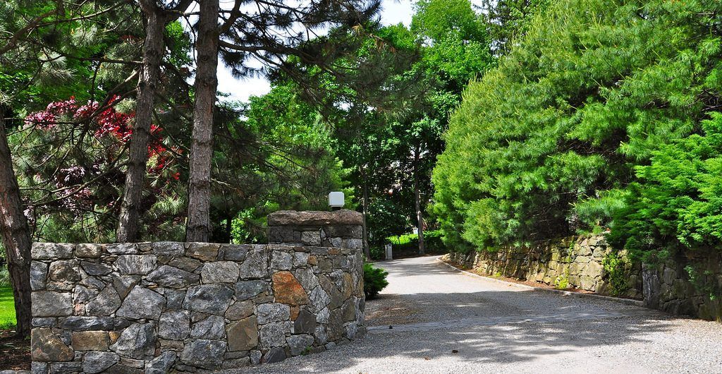 California-Style Walkways and Pool, Along the Hudson River