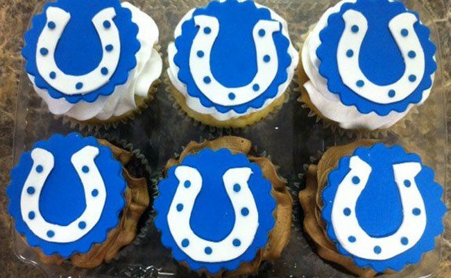 A bunch of cupcakes with horseshoes on them