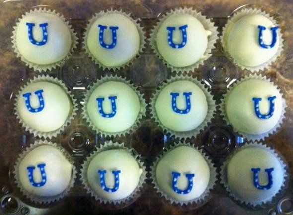 White cupcakes with blue horseshoes on them