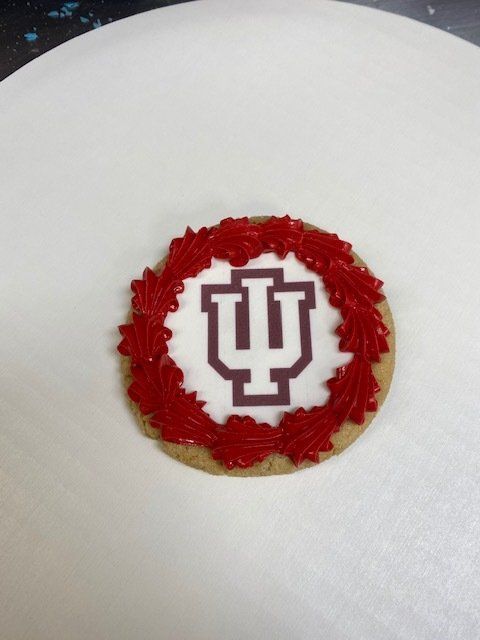 A cookie with the letter i on it