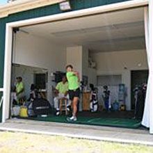 student learning golf swings