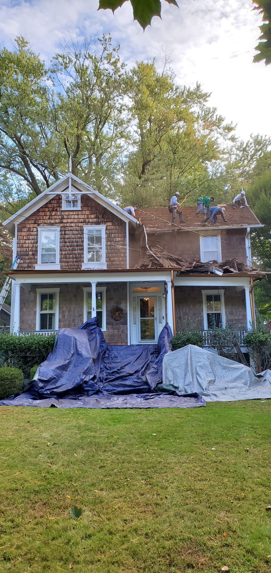 A large house with a roof that is being remodeled.