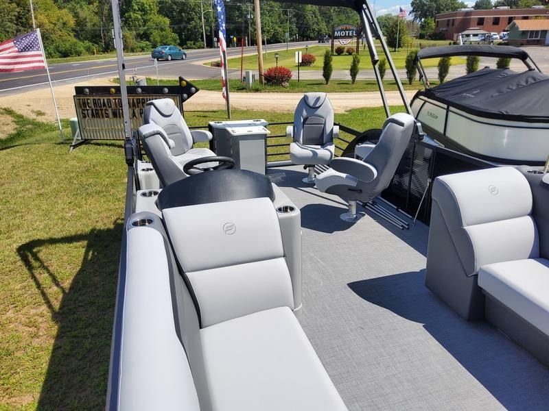  2025 Flagship Pontoons D20 RF