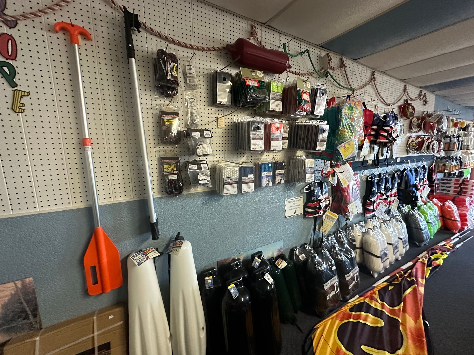 A store filled with lots of boats and oars