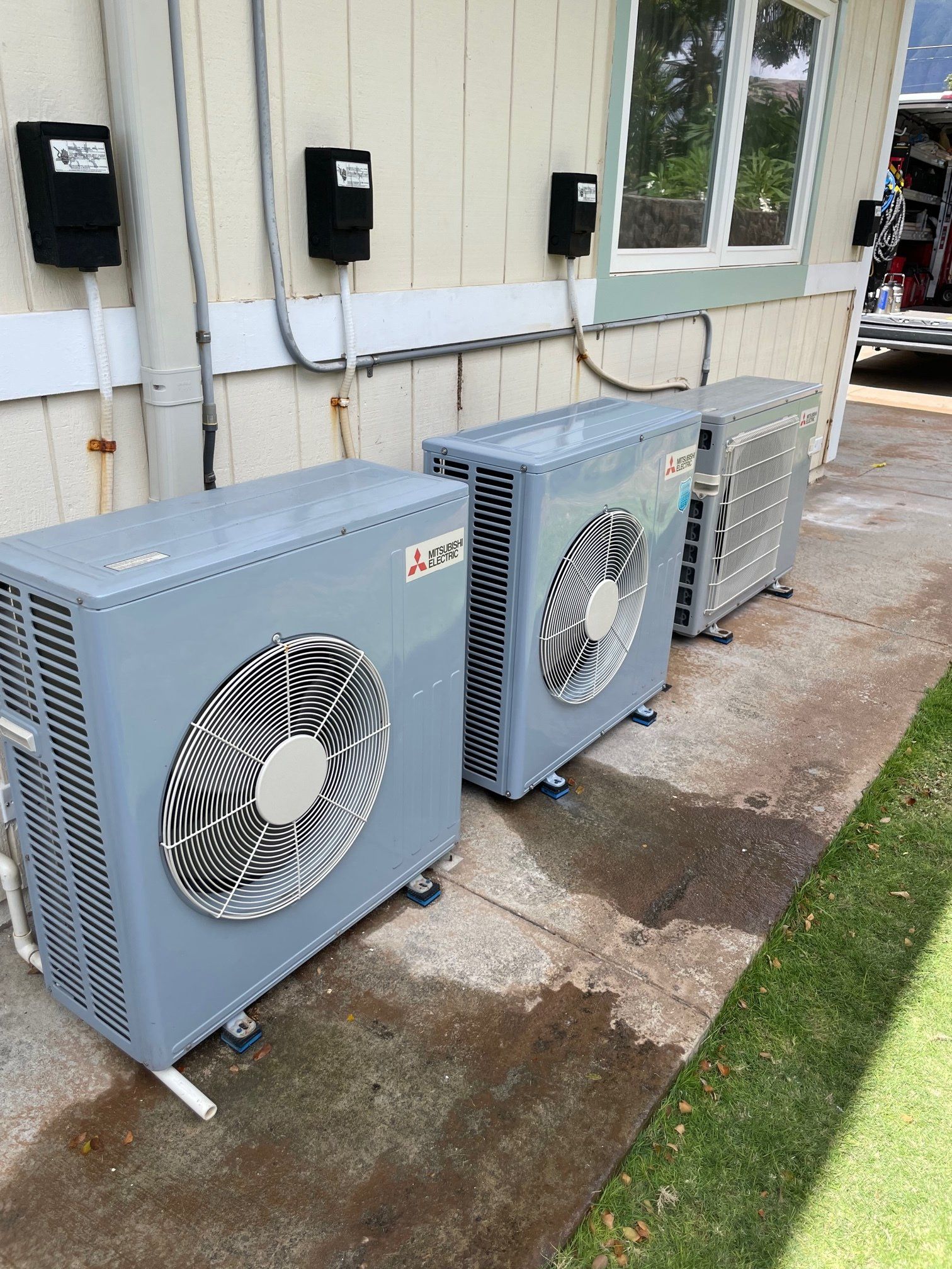 Air conditioner outdoor unit