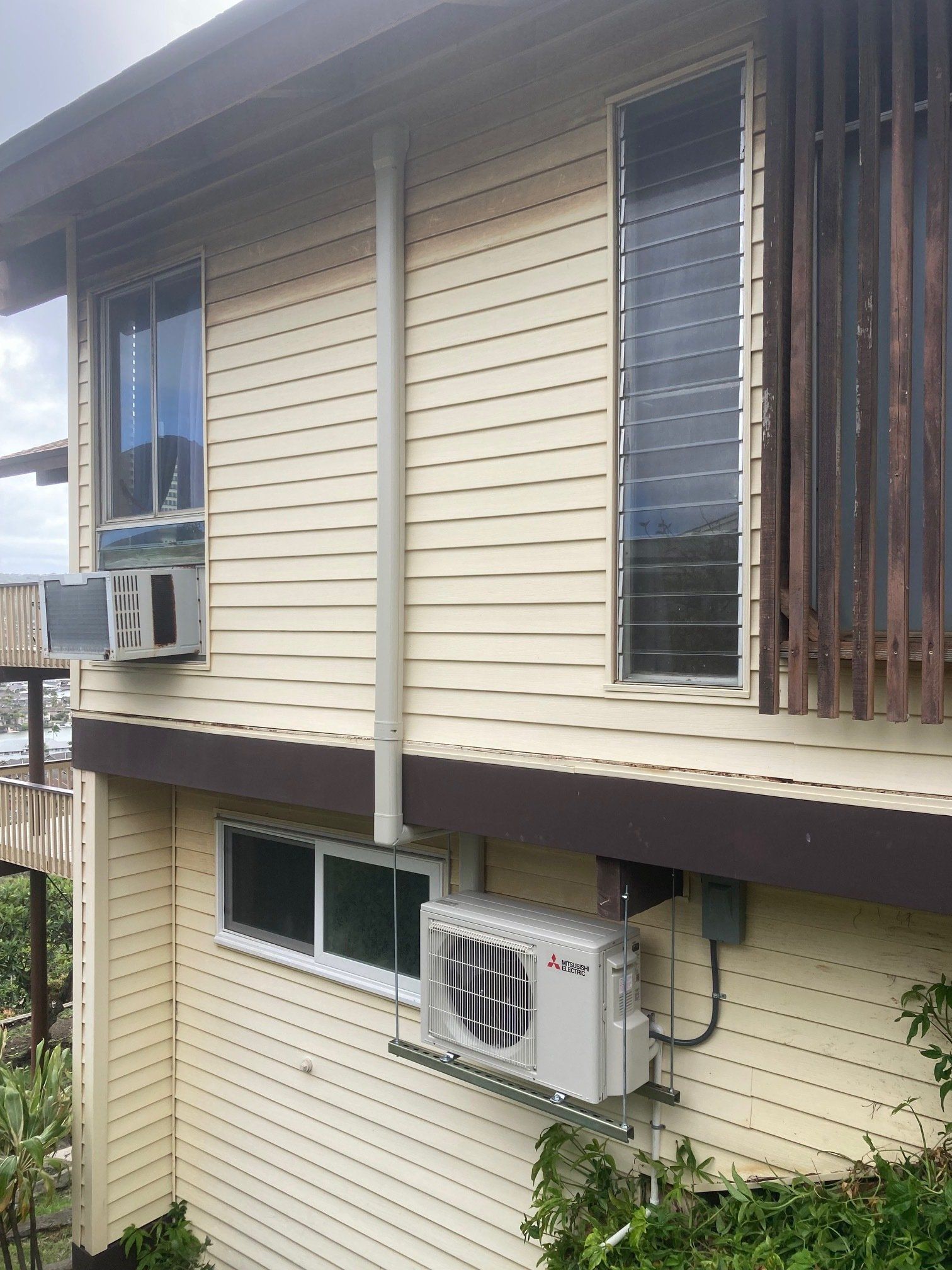 Air conditioner outdoor unit