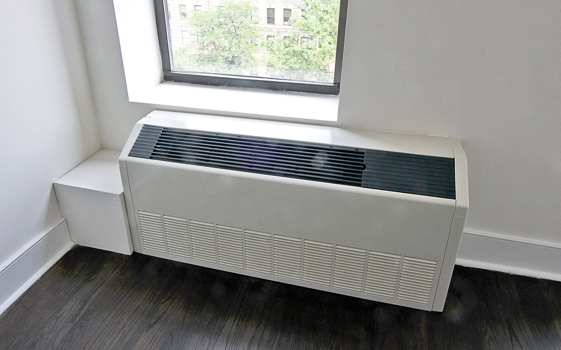 Floor-mounted a/c system