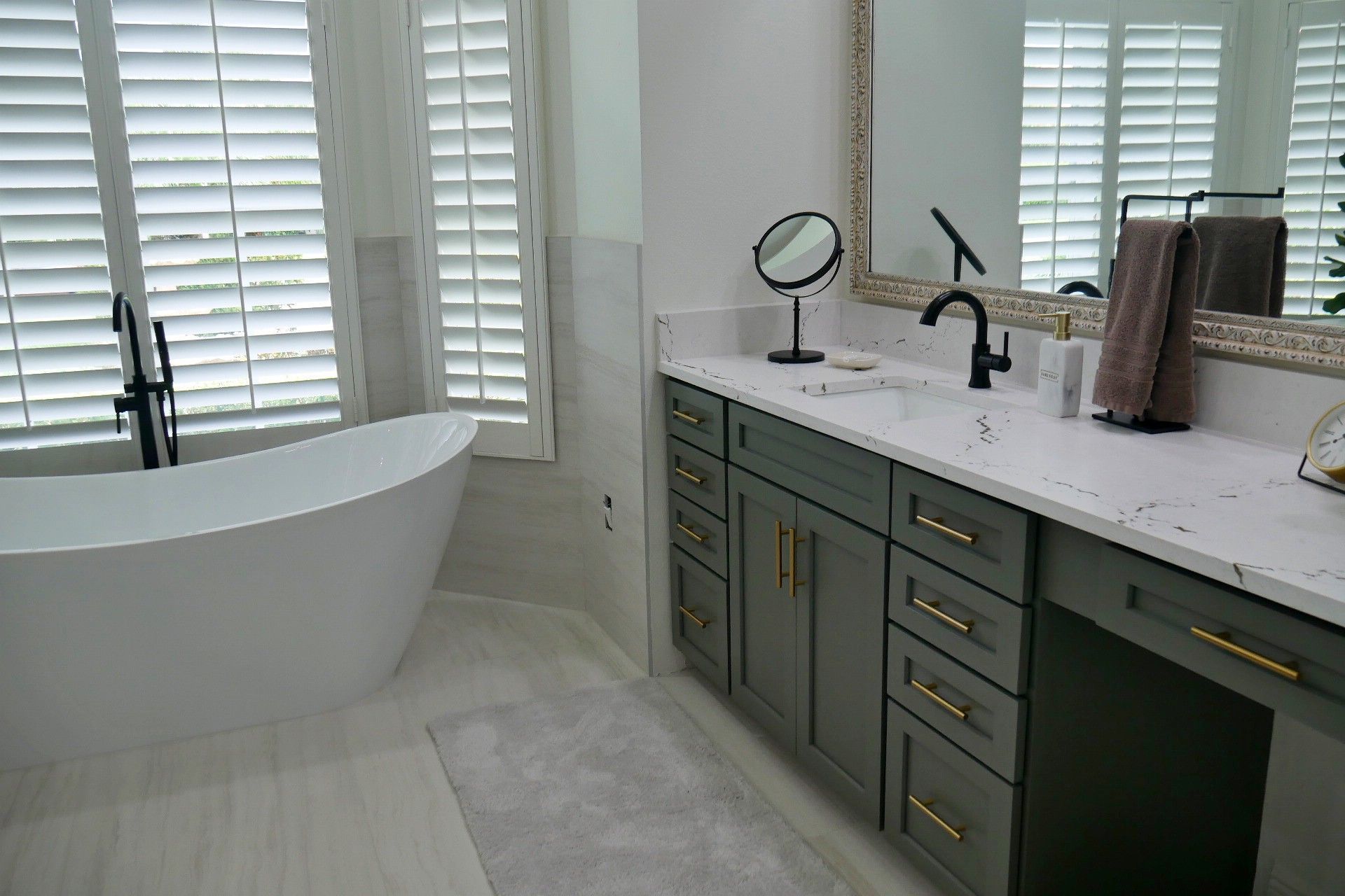 Beautiful bathroom with tub