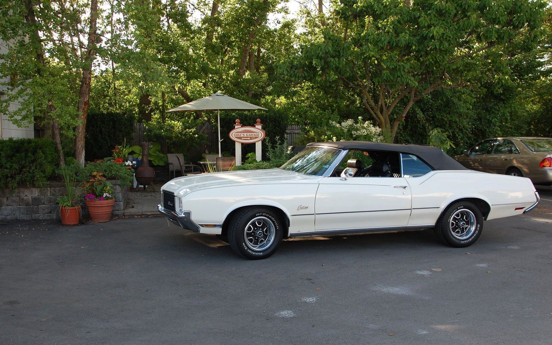 About Mike's Garage LLC