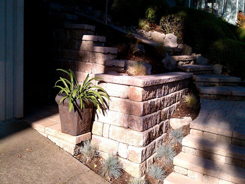 Decorative & retaining wall installation