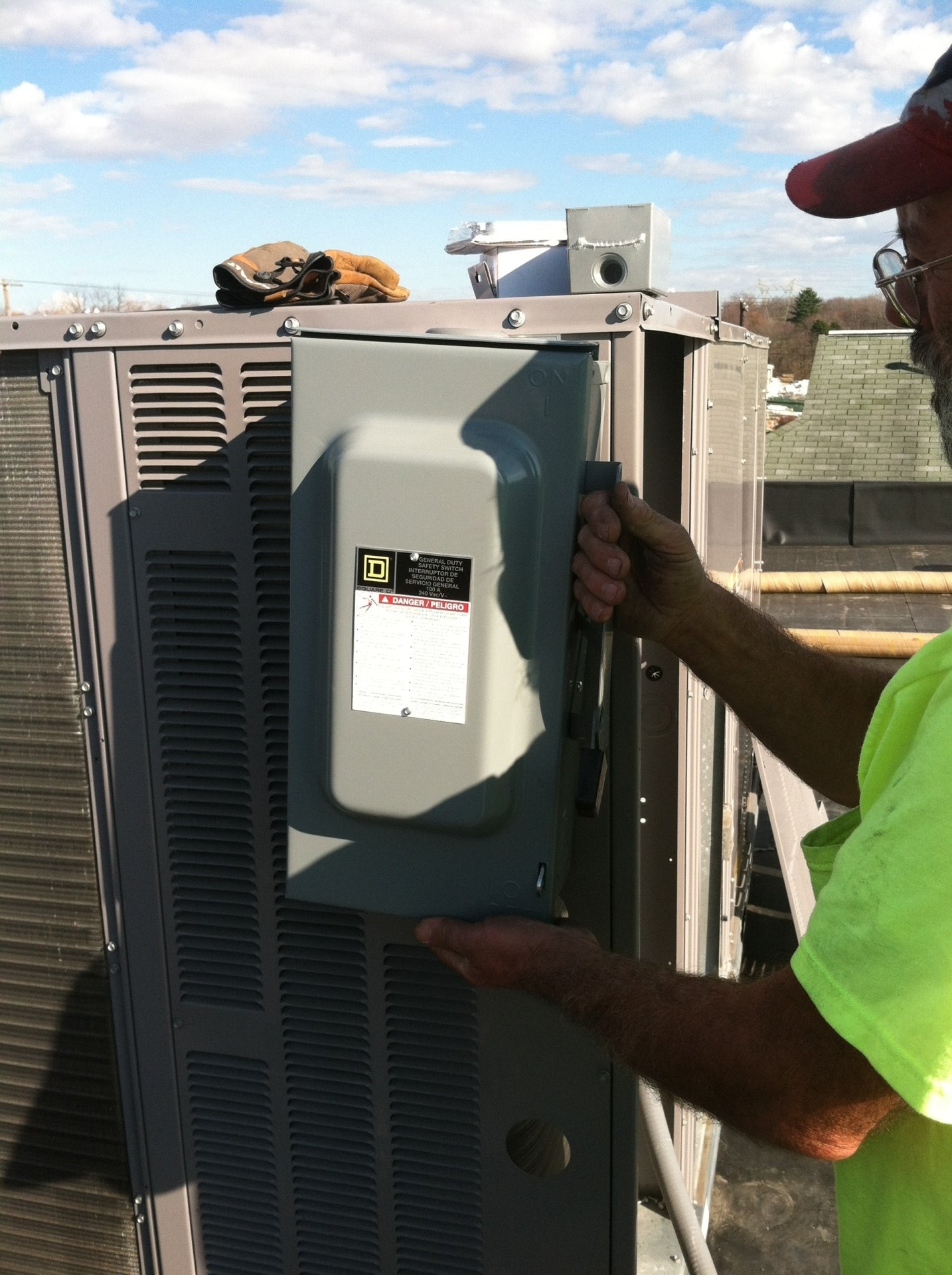 Roof unit disconnect