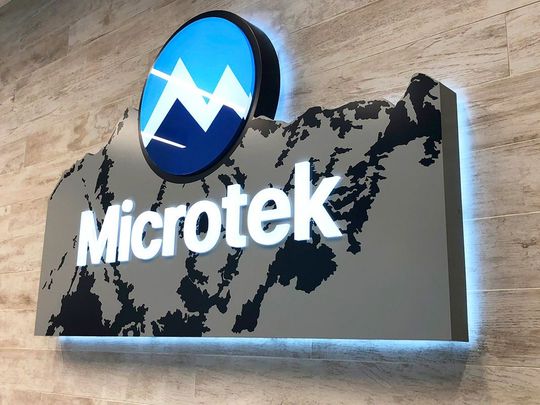 Microtek logo sign
